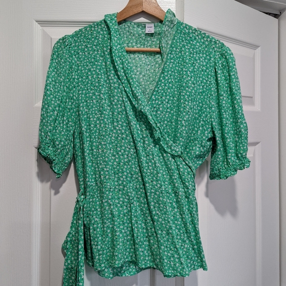 Old Navy Tops - Old Navy Green Floral Tie Wrap Blouse